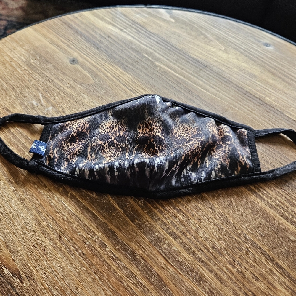 DIVAS LiMiTED Leopard Print Face Mask
